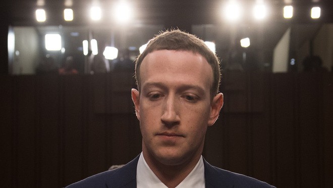 CEO Mark Zuckerberg “sống sót” dễ dàng sau 5 tiếng điều trần, tất cả là nhờ sự thiếu hiểu biết về công nghệ của các thượng nghị sĩ Mỹ - Ảnh 1.