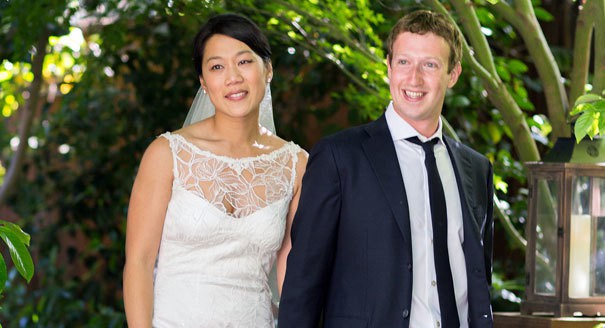 Đối mặt với 2 ngày điều trần cũng là lần hiếm hoi Mark Zuckerberg chịu mặc áo vest - Ảnh 5.