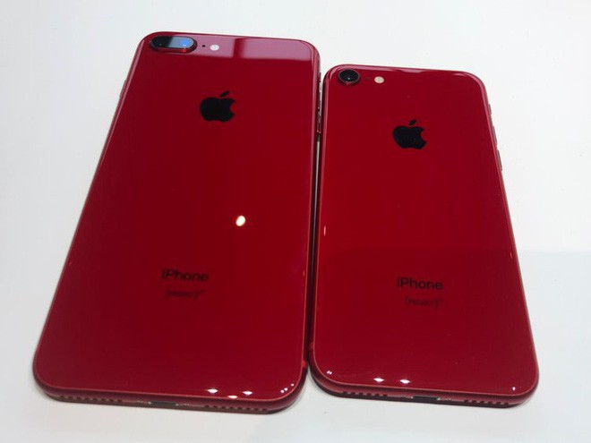 Cận cảnh iPhone 8 và iPhone 8 Plus (PRODUCT)RED, đẹp xuất sắc nhưng vẫn có một nhược điểm lớn - Ảnh 1.