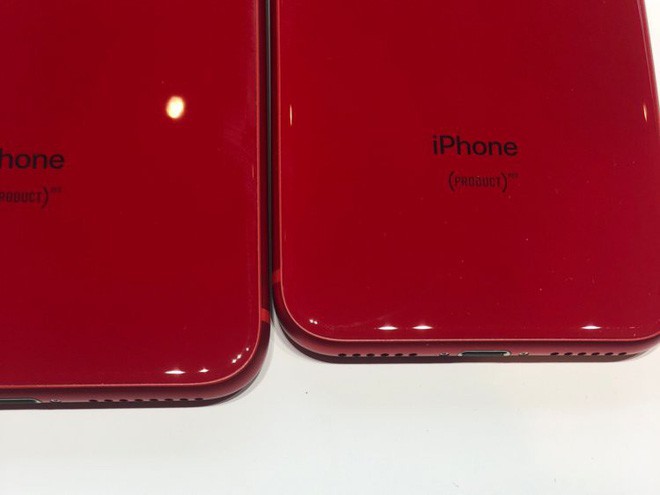 Cận cảnh iPhone 8 và iPhone 8 Plus (PRODUCT)RED, đẹp xuất sắc nhưng vẫn có một nhược điểm lớn - Ảnh 2.