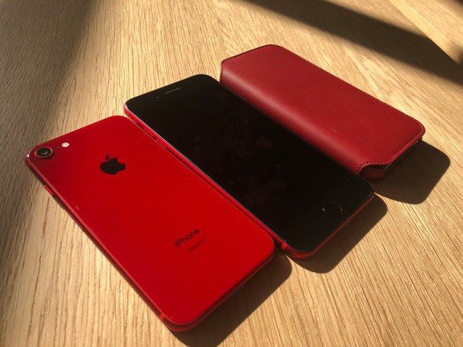 Cận cảnh iPhone 8 và iPhone 8 Plus (PRODUCT)RED, đẹp xuất sắc nhưng vẫn có một nhược điểm lớn - Ảnh 4.