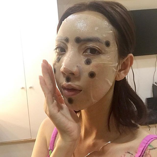 Sau chuyến đi Hàn, gương mặt của Hoa hậu hài Thu Trang ngày càng lạ lẫm? - Ảnh 1.
