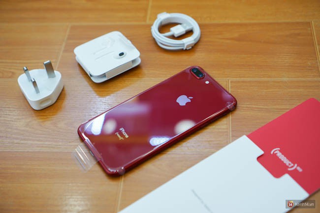 iPhone 8 Plus (PRODUCT)RED đã về làng: Viền mặt trước đen bóng, lưng kính đẹp mê ly, giá từ 20,5 triệu đồng - Ảnh 4.