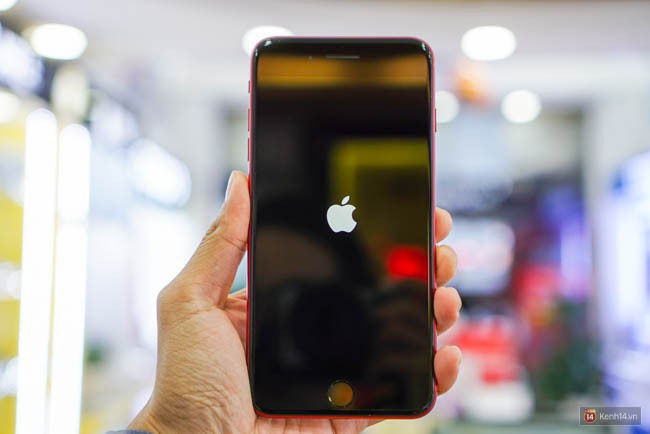 iPhone 8 Plus (PRODUCT)RED đã về làng: Viền mặt trước đen bóng, lưng kính đẹp mê ly, giá từ 20,5 triệu đồng - Ảnh 5.