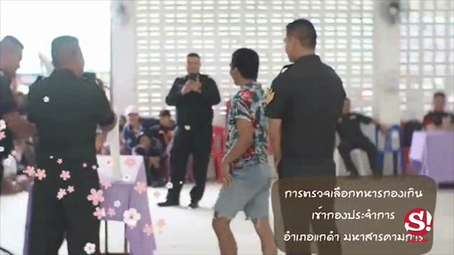 Chuyện tuyển quân kiểu kiếp đỏ đen ở Thái Lan: Người suy sụp ngất xỉu, người quẩy banh nóc nhà - Ảnh 2.