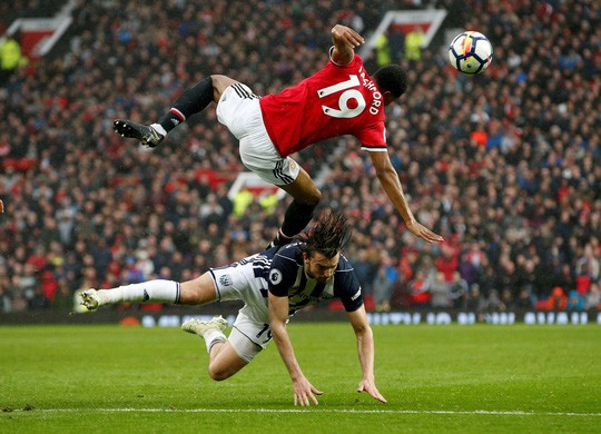 Mourinho nói gì khi M.U dâng cúp sớm cho Man City? - Ảnh 1.