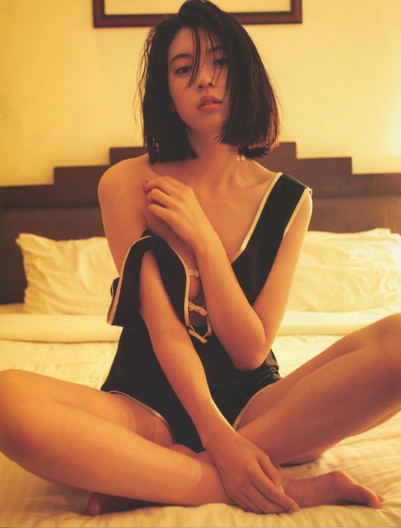 Mỹ nữ Nhật trên tạp chí Playboy: Thân hình nóng bỏng, gương mặt ngây thơ - Ảnh 4.