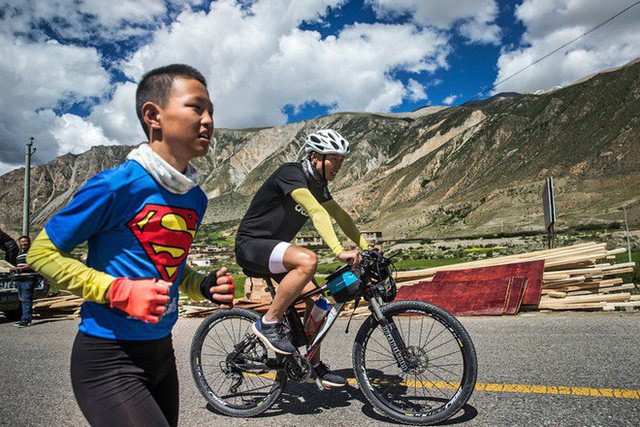 Ông bố của năm, quyết rủ cậu con trai cùng đạp xe hơn 2000km để thử thách lòng kiên trì - Ảnh 12.