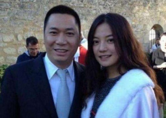 Gian lận chứng khoán, vợ chồng Triệu Vy chính thức nhận án phạt gần 1,2 tỷ đồng và cấm tham gia thị trường 5 năm - Ảnh 1.