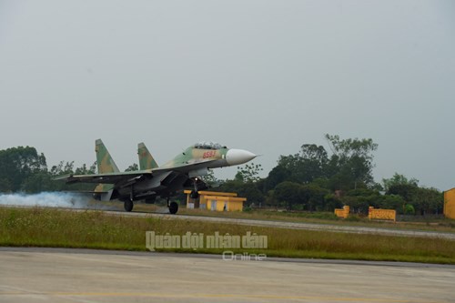  Hổ mang chúa Su-30MK2 Lam Sơn tự tin làm chủ bầu trời - Ảnh 15.
