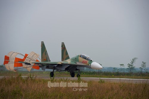  Hổ mang chúa Su-30MK2 Lam Sơn tự tin làm chủ bầu trời - Ảnh 16.