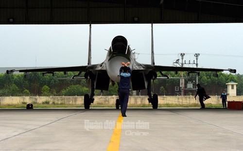  Hổ mang chúa Su-30MK2 Lam Sơn tự tin làm chủ bầu trời - Ảnh 17.
