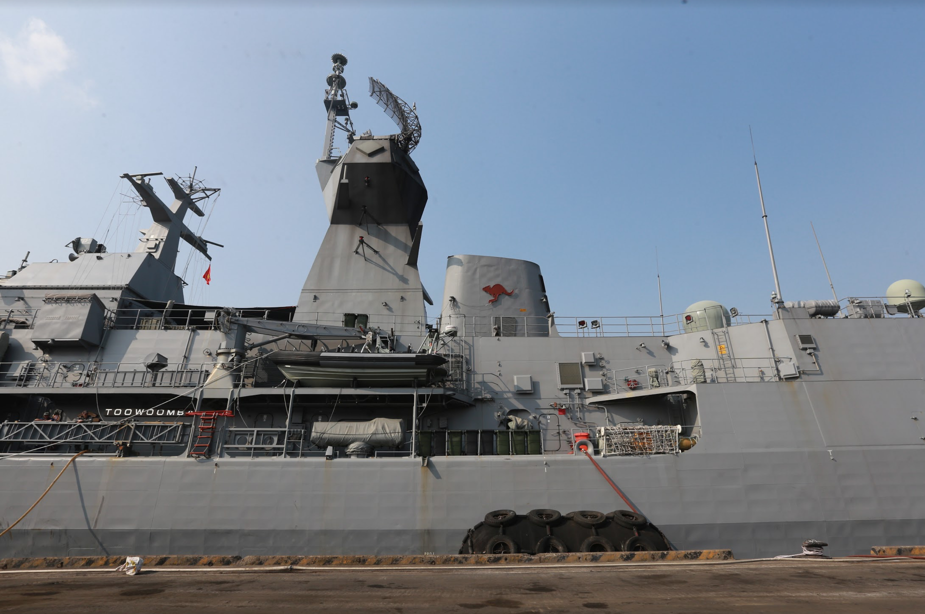 Cận cảnh 3 chiến hạm Hải quân Hoàng gia Australia thăm TP HCM - Ảnh 4.