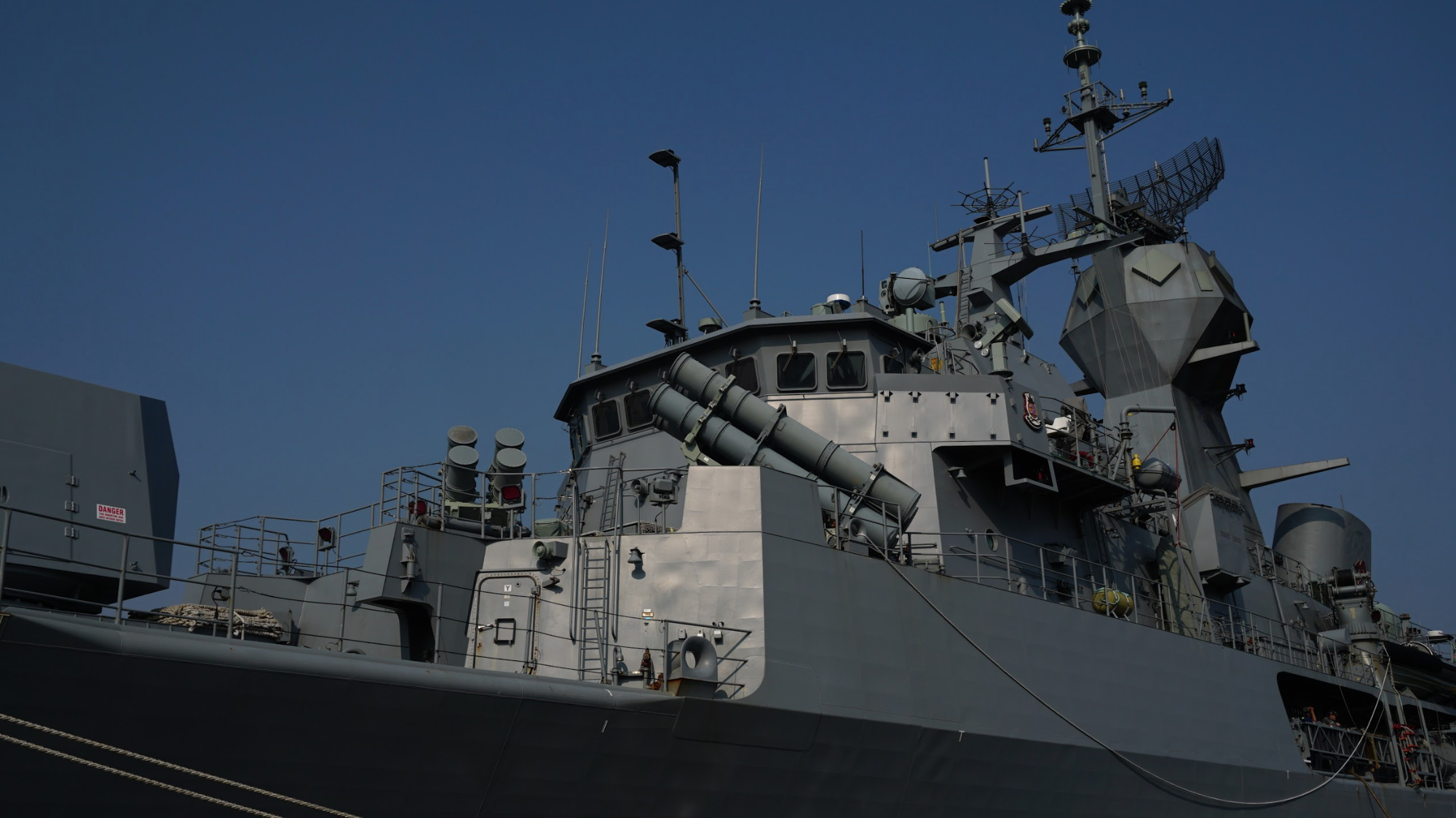 Cận cảnh 3 chiến hạm Hải quân Hoàng gia Australia thăm TP HCM - Ảnh 2.