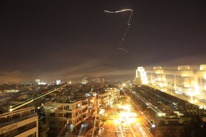 Phòng không Syria khoe hàng nóng: Đây chính là những vũ khí vừa tiêu diệt tên lửa Mỹ - Ảnh 2.