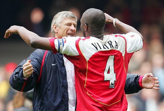 Arsenal nhắm Vieira thay Wenger - Ảnh 1.