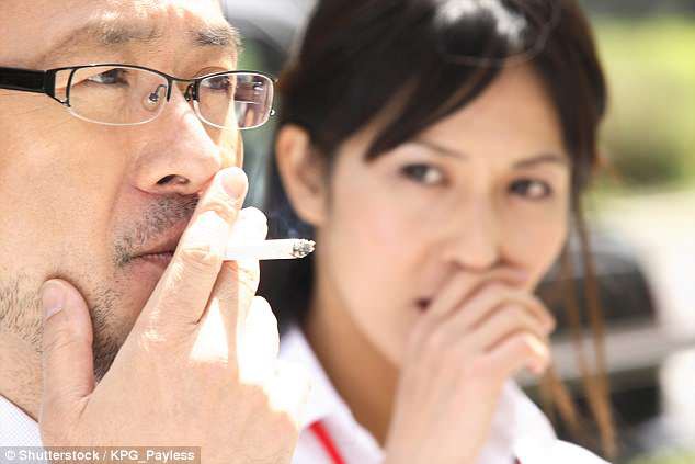 Nếu hút thuốc lá tại Nhật, 45 phút sau bạn mới được phép sử dụng thang máy - Ảnh 2.