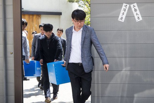 Con sếp Korean Air Lines ném chai nước vào quản lý, trụ sở của cha bị đột kích - Ảnh 1.