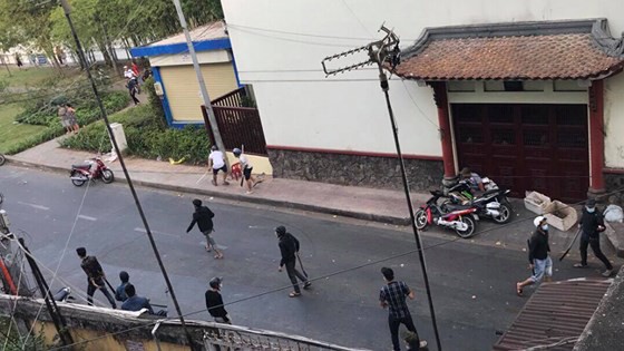 Vụ 30 thanh niên cầm mã tấu truy sát ở Sài Gòn: Tạm giữ 5 giang hồ có số má quê Hải Phòng - Ảnh 4.
