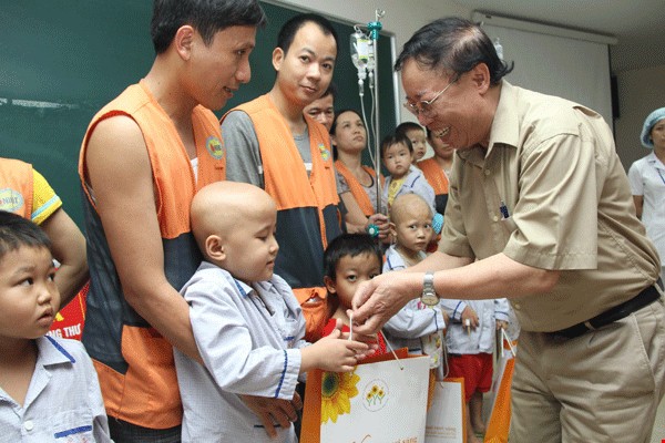 Nguyên PGĐ Bệnh viện K: Loại ung thư di truyền nhiều nhất, cần tầm soát sớm kẻo muộn - Ảnh 2.