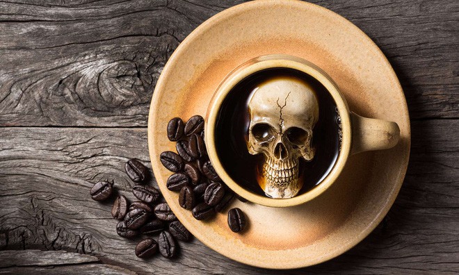 Uống bao nhiêu cốc cà phê một lúc có thể gây ngộ độc chết người? - Ảnh 1.