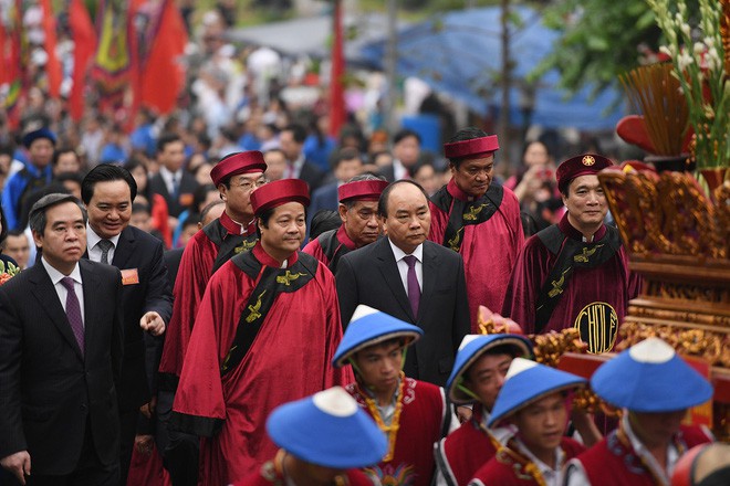Thủ tướng Nguyễn Xuân Phúc dâng hương tại Đền Hùng trong mưa - Ảnh 3.
