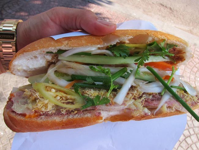 Việt Nam lọt top 10 quốc gia khiến du khách chỉ muốn ăn và ăn suốt ngày - Ảnh 1.