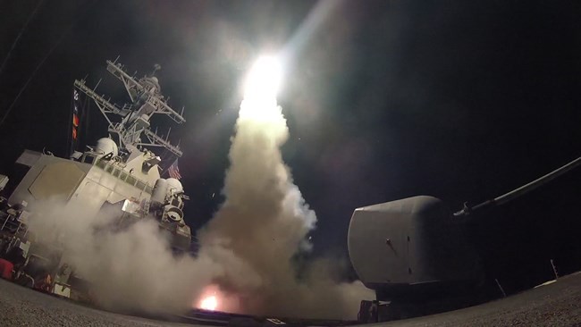 Mỹ ồ ạt nã tên lửa Tomahawk tấn công Syria: Ông Trump cao tay? - Ảnh 2.