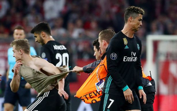 Sợ gặp vỏ dừa, Ronaldo nổi giận ra yêu sách với Real Madrid - Ảnh 2.