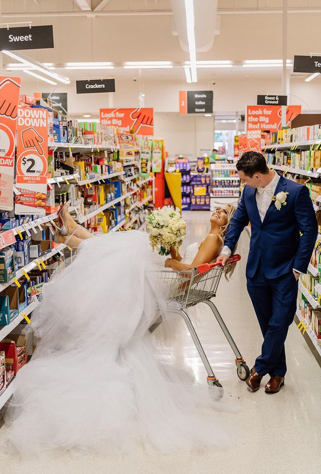Cặp đôi vào tận siêu thị để chụp ảnh cưới, tưởng kỳ lạ nhưng đằng sau đó là một câu chuyện tình tuyệt đẹp - Ảnh 4.