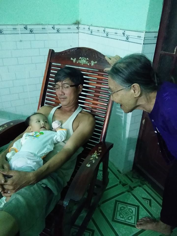 Hình ảnh ông bà chăm cháu: Nhiều người thấy hình ảnh gia đình mình trong đó - Ảnh 4. Hình ảnh ông bà chăm cháu: Nhiều người thấy hình ảnh gia đình mình trong đó - Ảnh 4.