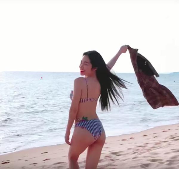 Hòa Minzy diện bikini nóng bỏng, công khai bày tỏ tình cảm với bạn trai thiếu gia - Ảnh 3.