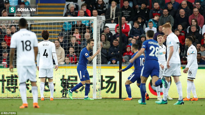 Phung phí cơ hội, Chelsea nhọc nhằn cầm 3 điểm rời Liberty Stadium - Ảnh 1.