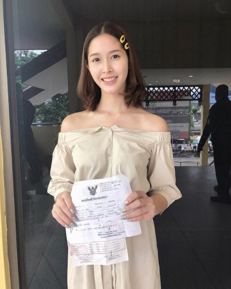 Á hậu và Hoa hậu chuyển giới Thái Lan gây sốt vì quá xinh đẹp khi... đi đăng ký nghĩa vụ quân sự - Ảnh 4.