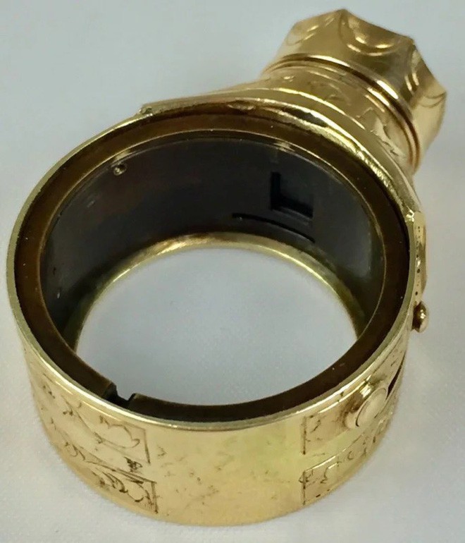 Chiếc nhẫn của James Bond phiên bản đời thực được bán trên eBay có giá lên tới 20.000 USD - Ảnh 4.