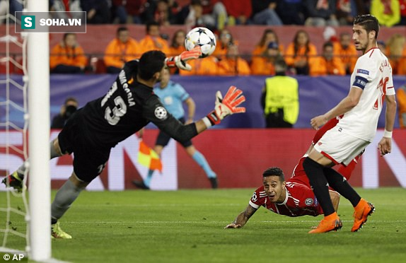 2 lần được đối thủ giúp sức, Bayern Munich đặt một chân vào bán kết Champions League - Ảnh 3.