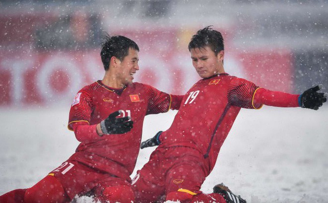 Mờ nhạt ở V.League, Quang Hải bất ngờ được “chung mâm” với Messi, Ronaldo - Ảnh 2.