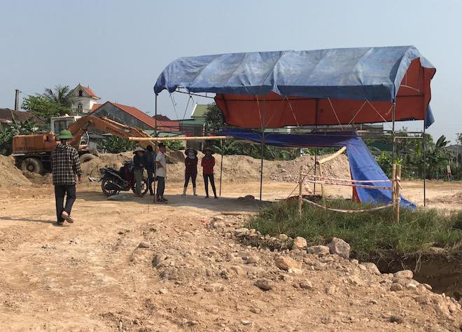 Ra khu mộ gia đình bất ngờ phát hiện bị đơn vị thi công đào chuyển đi nơi khác - Ảnh 3.