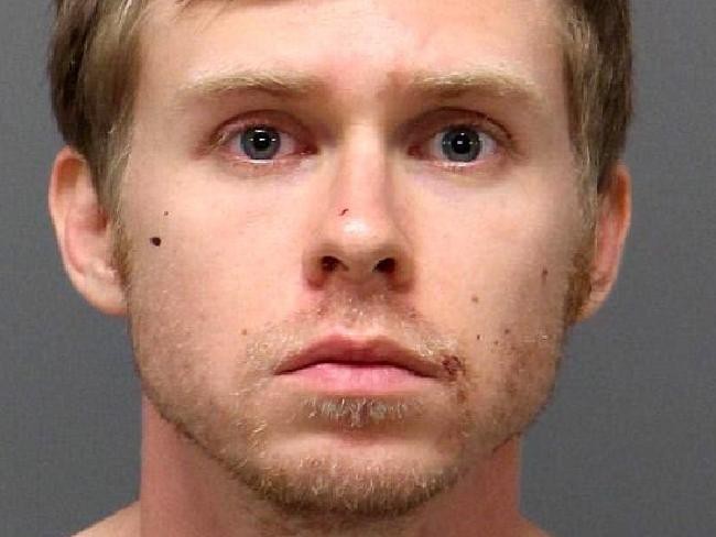 Chồng thức dậy kinh hoàng phát hiện vợ nằm chết trên vũng máu, hung thủ lại là kẻ không ai ngờ - Ảnh 1. Chồng thức dậy kinh hoàng phát hiện vợ nằm chết trên vũng máu, hung thủ lại là kẻ không ai ngờ - Ảnh 1.