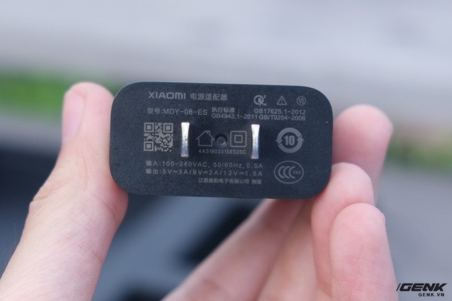 Bên trong hộp của Xiaomi Mi Mix 2S có gì? - Ảnh 4. Bên trong hộp của Xiaomi Mi Mix 2S có gì? - Ảnh 4.