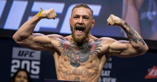 Bị tước đai, gã điên McGregor tấn công đồng nghiệp - Ảnh 1.