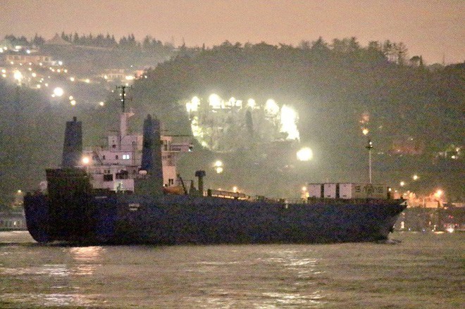 Tàu Nga ùn ùn chuyển xe tăng, vũ khí hạng nặng tới Syria: Chuẩn bị cho trận đánh lớn? - Ảnh 1.