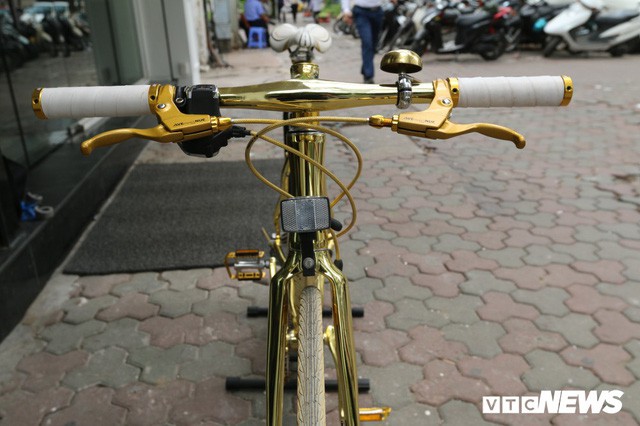Bí ẩn chiếc xe đạp mạ vàng đắt ngang chung cư, người mua ra giá cả tỷ đồng - Ảnh 2.