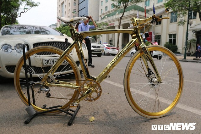 Bí ẩn chiếc xe đạp mạ vàng đắt ngang chung cư, người mua ra giá cả tỷ đồng - Ảnh 3.