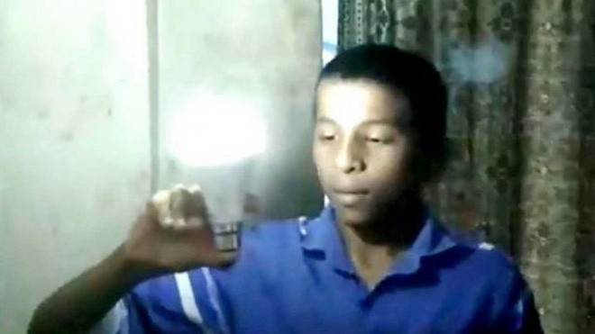 Gặp gỡ cậu bé 9 tuổi có khả năng thắp sáng bóng đèn LED chỉ bằng tay trần - Ảnh 3.
