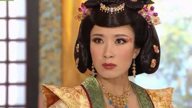 Dương Di: Hơn 10 năm làm nước lọc tinh khiết bỗng hóa nữ hoàng scandal chỉ vì một chữ tình - Ảnh 4.