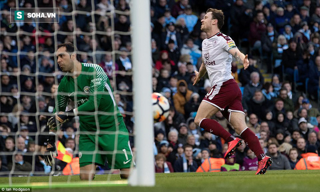 Sergio Aguero rực sáng, kéo Man City vượt qua gáo nước lạnh Burnley - Ảnh 2.