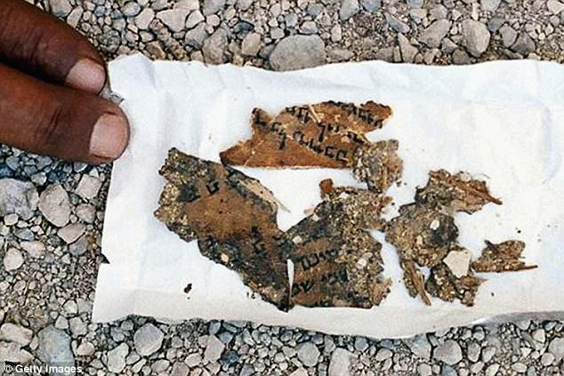 Giải mã bí ẩn của cuộn giấy cổ tìm thấy ở Biển Chết - Ảnh 2.