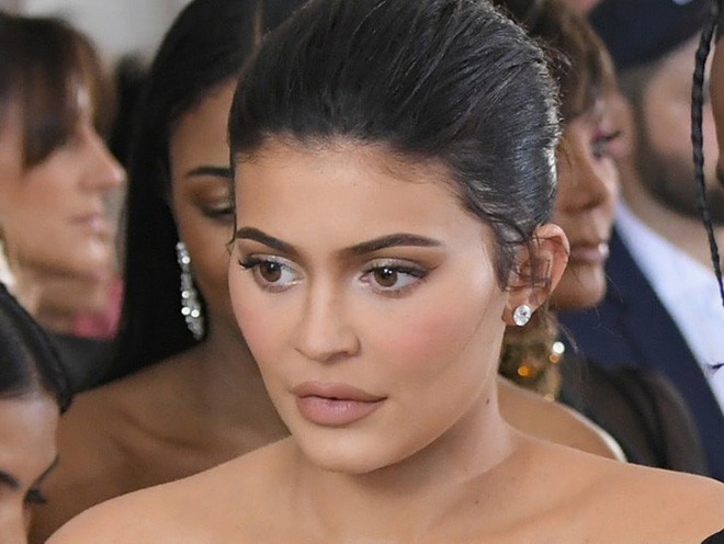 Kylie Jenner cuối cùng đã lên tiếng về tin đồn vụng trộm với vệ sĩ điển trai và bắt người yêu đổ vỏ  - Ảnh 2.