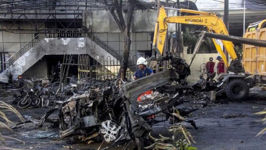 Tiết lộ về gia đình 6 người đánh bom nhà thờ ở Indonesia - Ảnh 2.